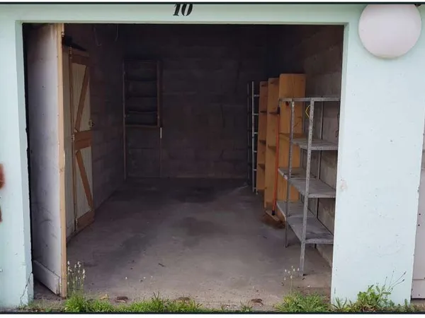 Garage/Parking