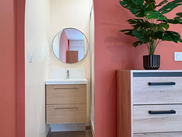 Chambre en colocation avec balcon et salle de bain privée