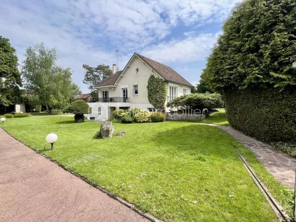 Maison 6 pièces 222 m²