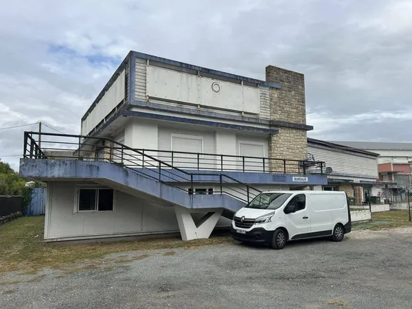 Local d'activité 245 m²