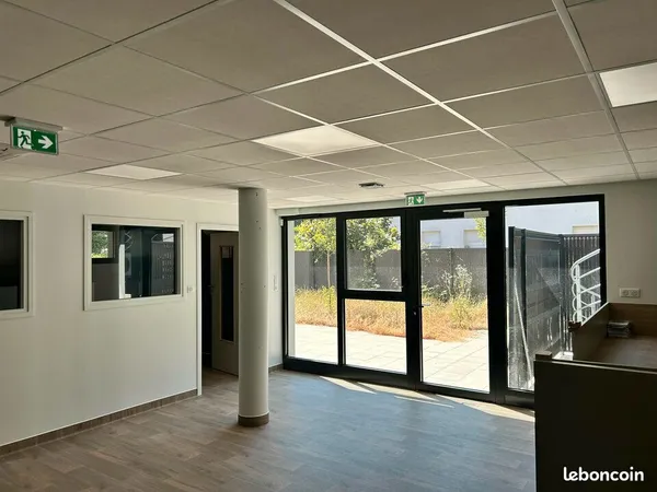 Local commercial 124 m²