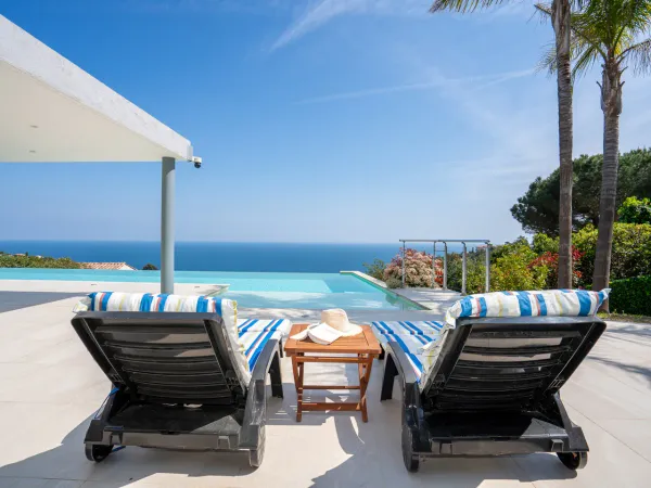 Villa contemporaine avec vue mer, piscine et espaces extérieurs