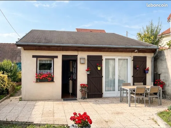 Maison individuelle avec jardin et terrasse - Impasse très calme - Fosses (95)
