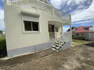 Bas de villa F 4 avec entrée indépendante