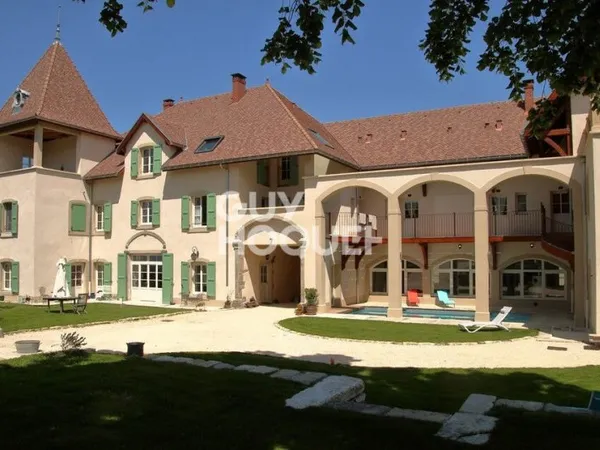 Domaine à vendre de 40 pièces de 956 m²