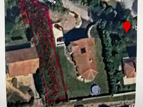 Terrain constructible 608 m² - Ambérieu-en-Bugey (La Verchère), double accès