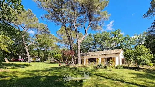 Propriété 6 pièces 194 m²