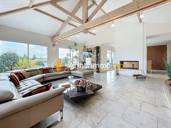 Maison 6 pièces 230 m²