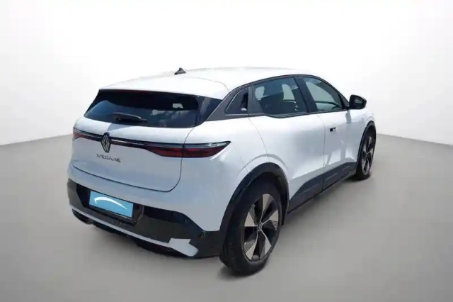 Renault Megane e-tech ev40 130ch standard charge — photo 6