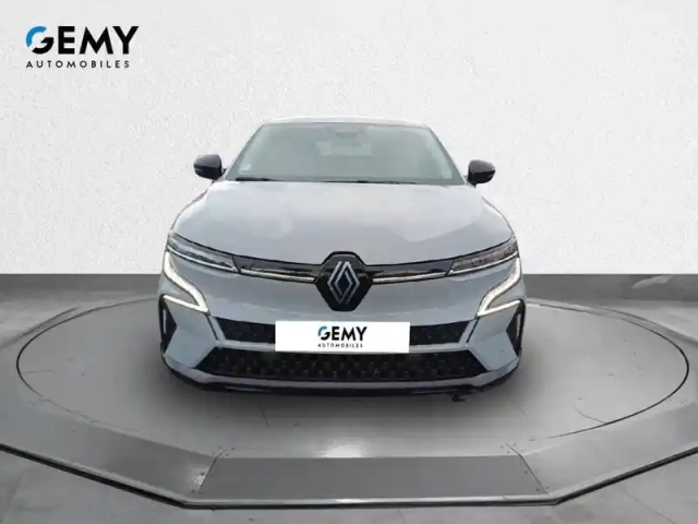 Renault Megane e-tech ev40 130ch standard charge — photo 2