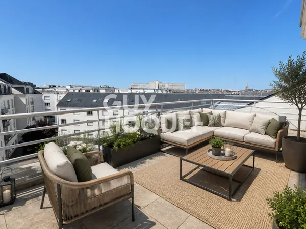 QUAI MAGELLAN - T2 DUPLEX AVEC GRANDE TERRASSE ET BOX