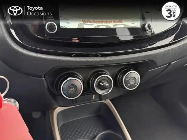 Toyota Aygo x 1.0 vvt-i 72ch design s-cvt — photo 13