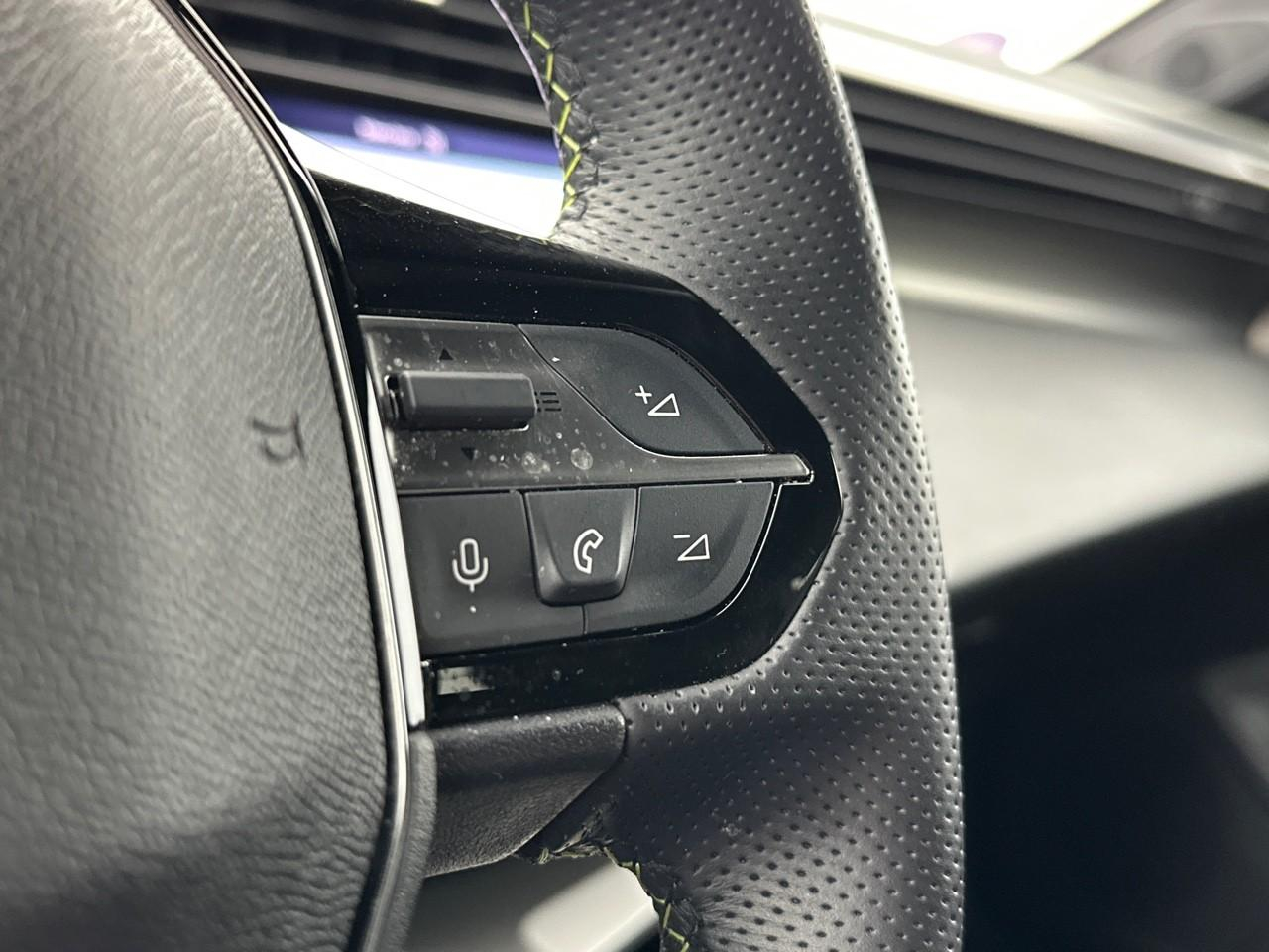 Peugeot 308 hybrid 136 e-dcs6 gt — photo 17