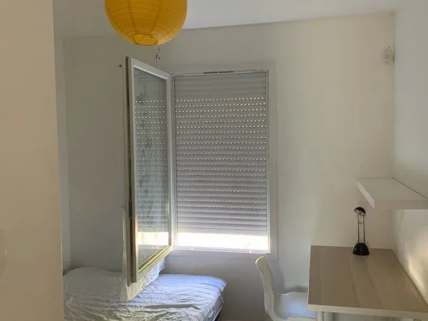 Chambre meublée calme à Pessac, idéale doctorant, master 2 ou jeune actif