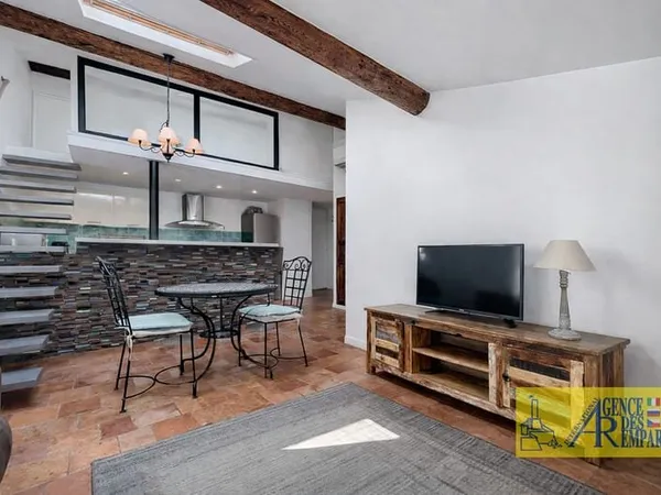 Vieil Antibes Appartement T3 de charme au coeur d'une adresse emblématique