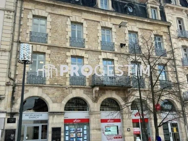 Bureau 215 m²