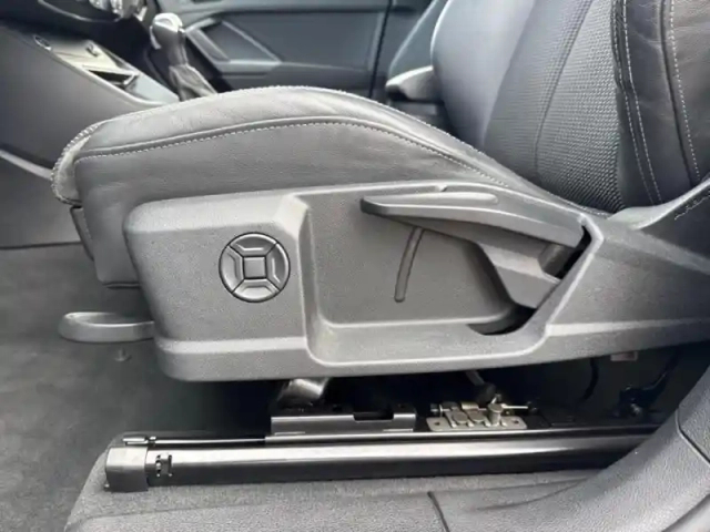 Audi Q3 sportback 35 tfsi 150ch s line s tronic 7 — photo 11