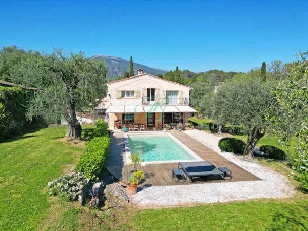 LE ROURET - Élégante villa avec dépendance