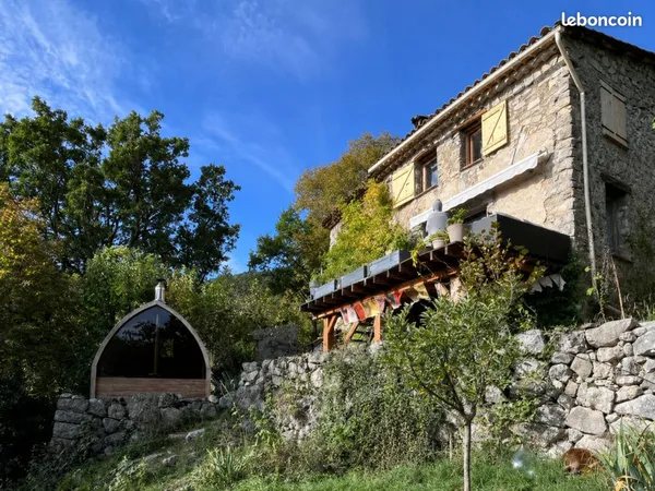 Rare en France - Lieu d'exception nature autonome avec vue panoramique - Mas rénové + maisonnette in