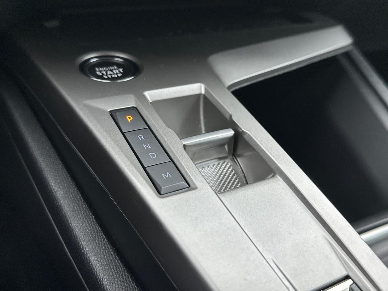 Peugeot 308 hybrid 145 e-dcs6 allure — photo 30