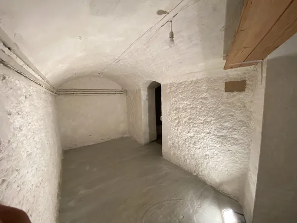 Loue cave 11m² saine
