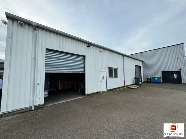 Local d'activité 151 m²