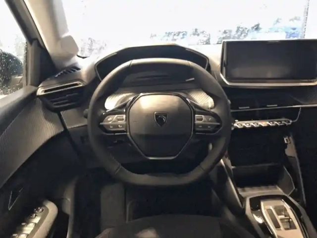 Peugeot 208 hybrid 110 e-dcs6 — photo 9