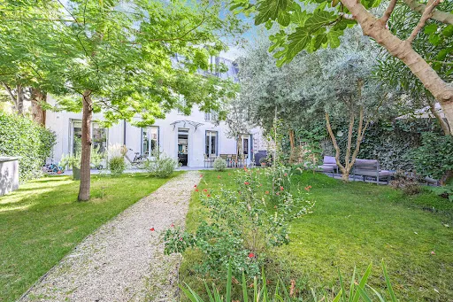 Maison 6 pièces 233 m²