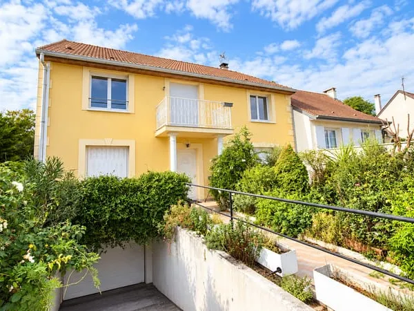 Maison 9 pièces 256 m²
