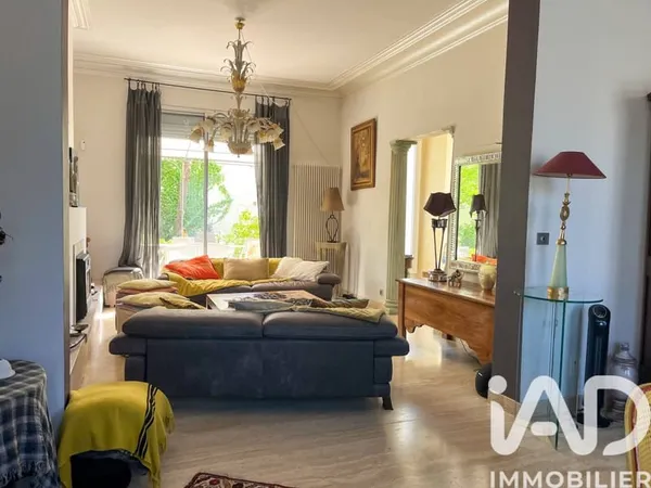 Maison 7 pièces 270 m²