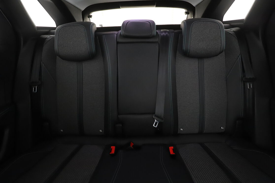 Peugeot 3008 1.6 Hybrid Allure Pack e-EAT8 — photo 14