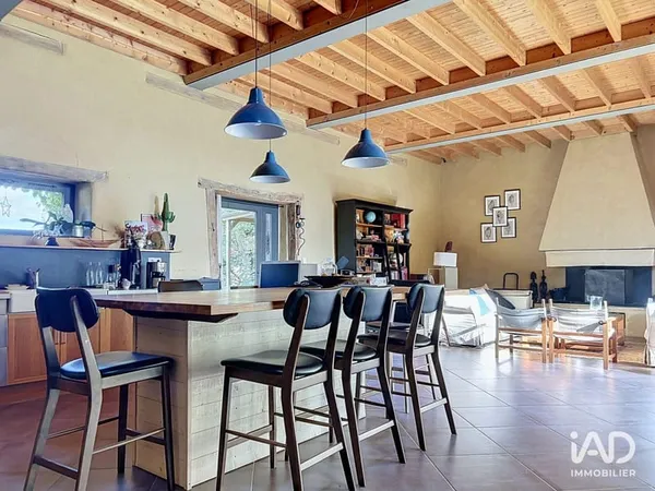 Maison 5 pièces 232 m²