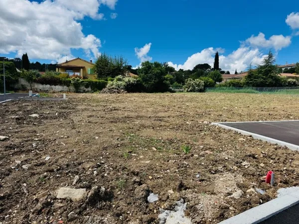 Terrain 350 m²