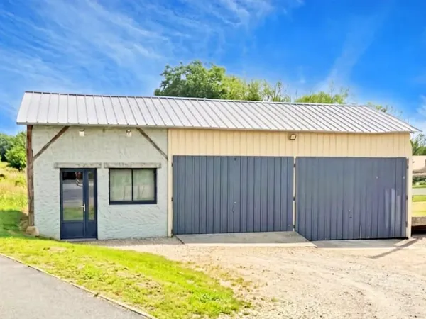 Hangar spacieux de 230 m² à Cuy-Saint-Fiacre