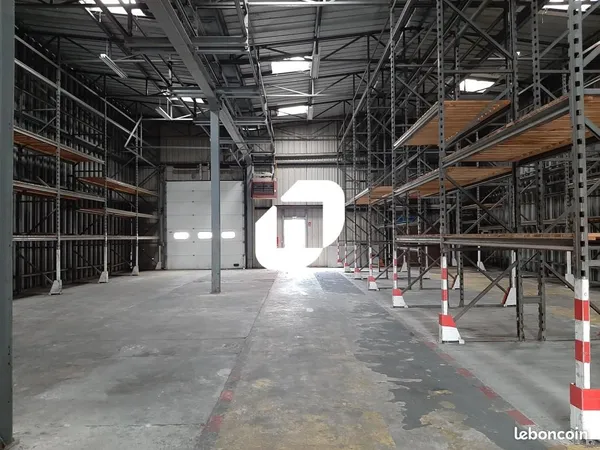 Local d'activité 551 m²