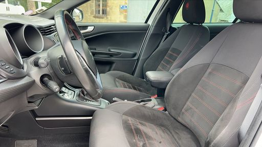 Alfa Romeo Giulietta 1.4 MultAir 170 BVA - Super Pack Veloce – 2018 – 81955 km – Essence – Boîte Automatique — photo 14