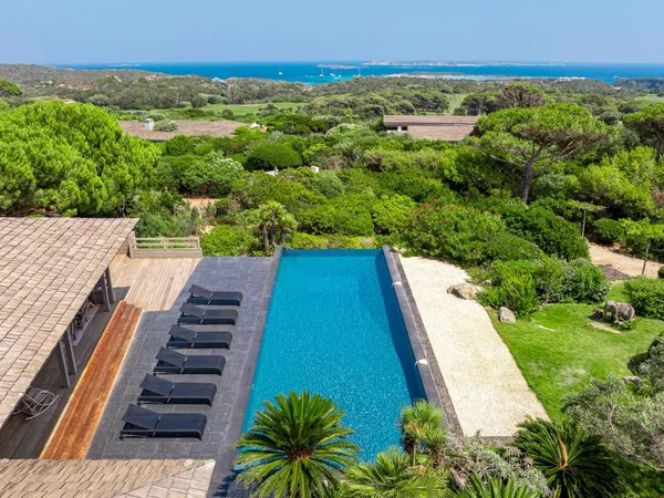 Villa 9 pièces 350 m²