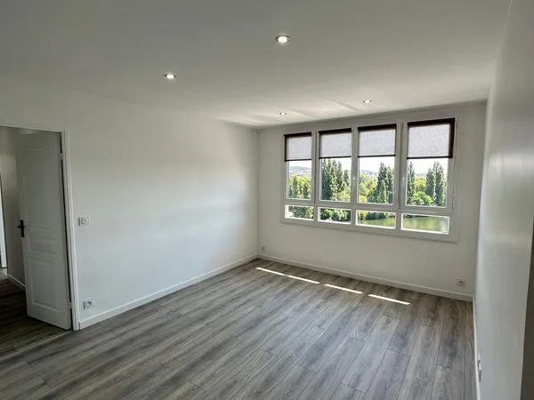 F4 70 m² - Dernier étage - Vue Seine - Parking privé