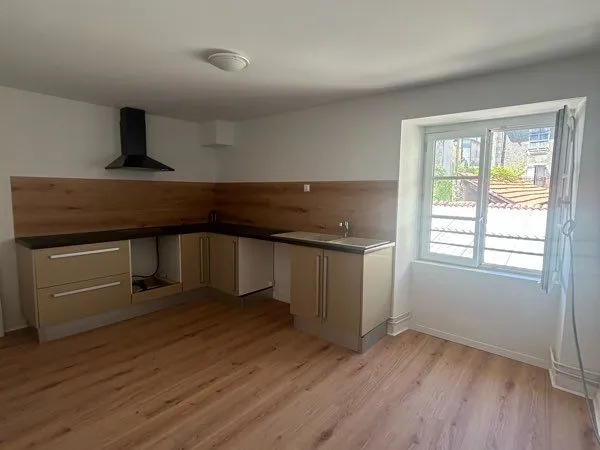 Appartement T3 de 83 m² - Centre de Charroux
