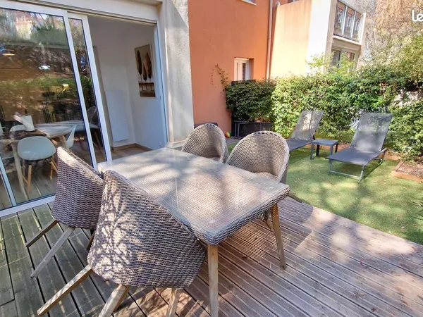 Appartement meublé 30 m² avec jardin, piscine et parking sous-sol