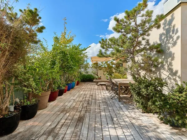 Duplex d'architecte avec terrasse suspendue et vue sur le Sacré-Coeur