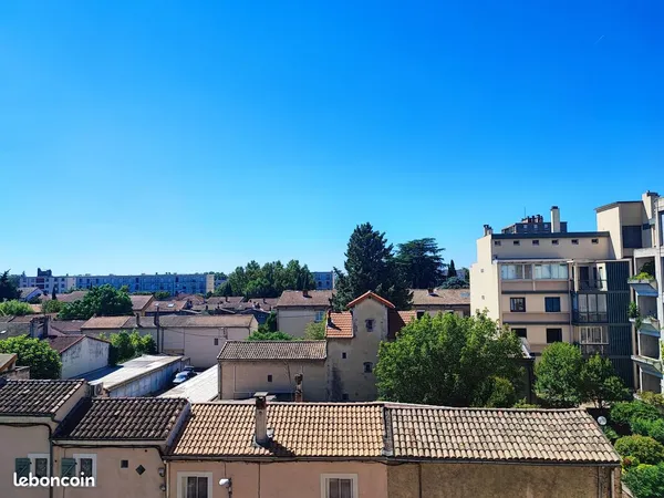 Appartement à Avignon proche remparts de type 4 au 4ème de 95,72m2