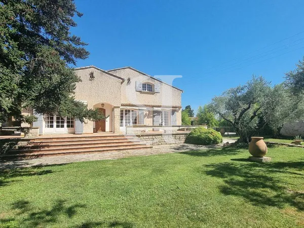 Villa 6 pièces 215 m²