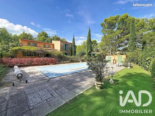 Propriété 10 pièces 194 m²