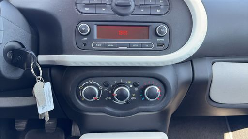 Renault Twingo 1.0 SCe 70 - Intens – 2015 – 41085 km – Essence – Boîte Manuelle — photo 14