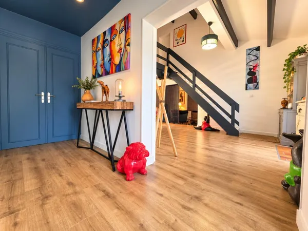 MAISON 5 PIECES 3 CHAMBRES, PISCINE ET DEPENDANCES