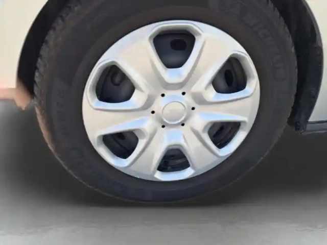 Ford Transit Courier 1.5 tdci 75ch stop&amp;start trend — photo 10