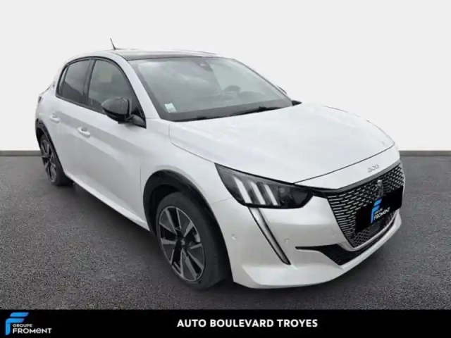 Peugeot 208 e- 136ch gt pack — photo 3
