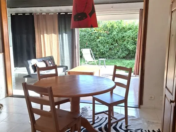 Appartement de 50m2 avec jardin privatif, box attenant, parking