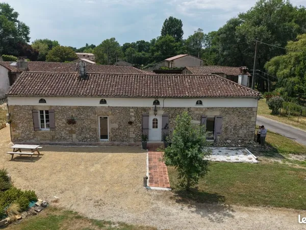 Maison en pierre de caractère avec gîte